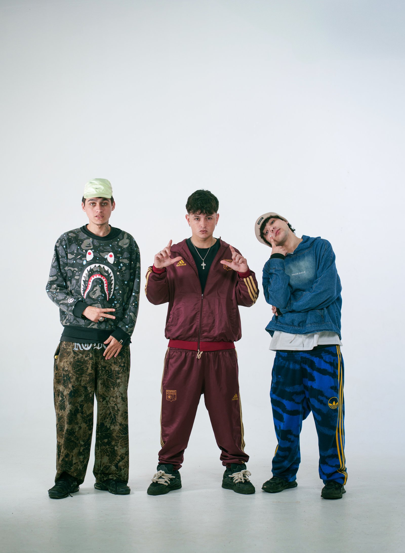 Wave junto a los artistas invitados del EP